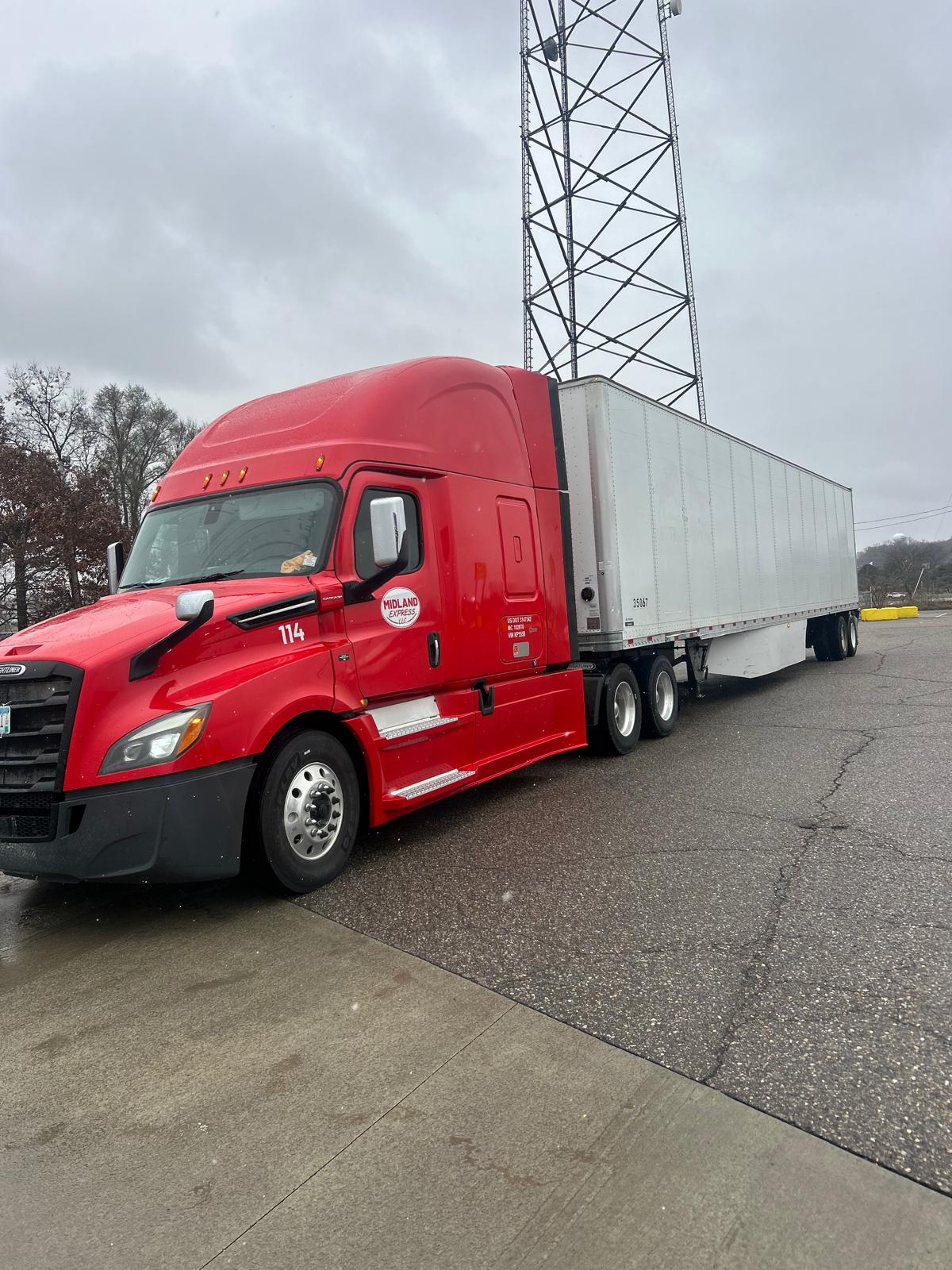 Dry van tractor-trailer